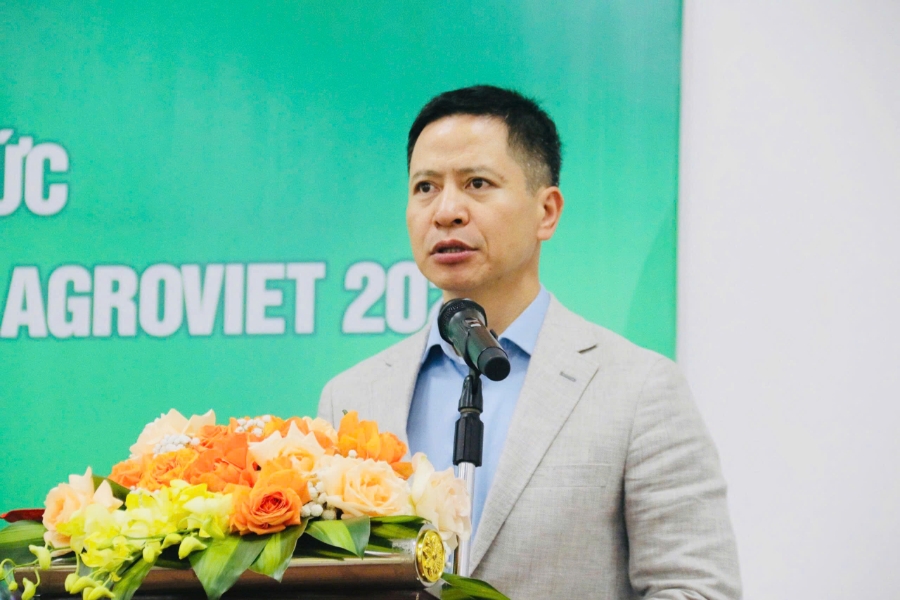 Ông Nguyễn Minh Tiến: 