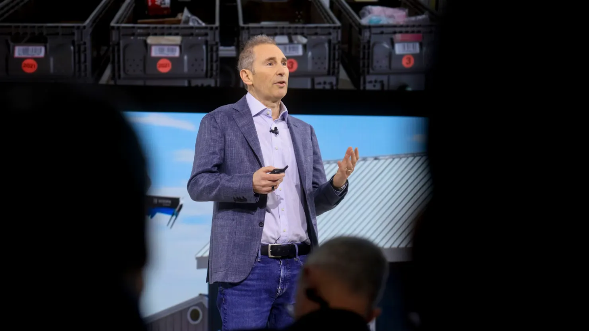 Doanh thu mảng quảng cáo trực tuyến của Amazon vượt trội hơn so với mảng đám mây.