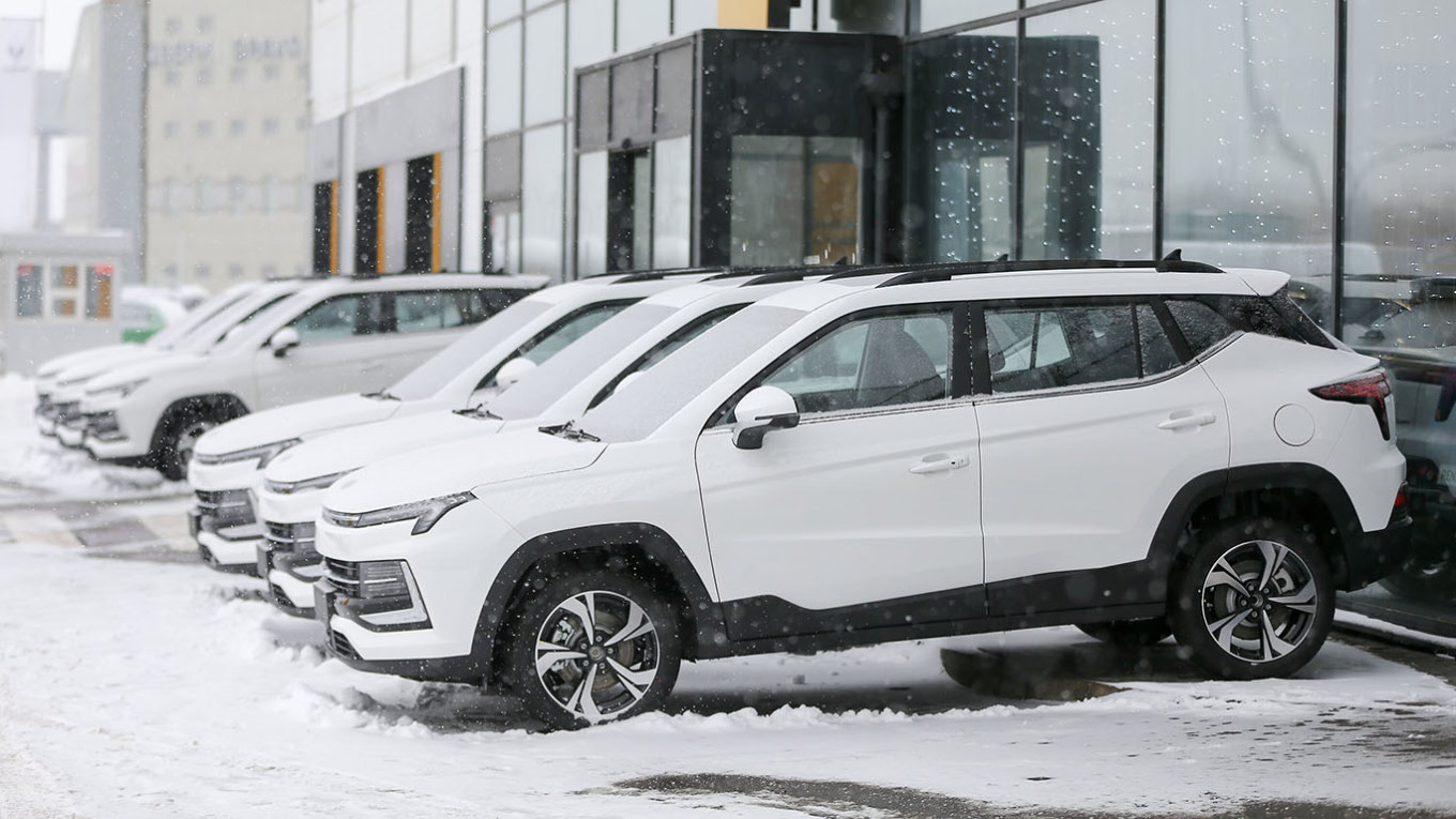 <i>Chính phủ Nga đã triển khai các biện pháp vượt ra ngoài hỗ trợ tài chính trực tiếp cho các nhà sản xuất ô tô với hy vọng kích thích doanh số bán ô tô trong nước và khuyến khích nội địa hóa.</i>