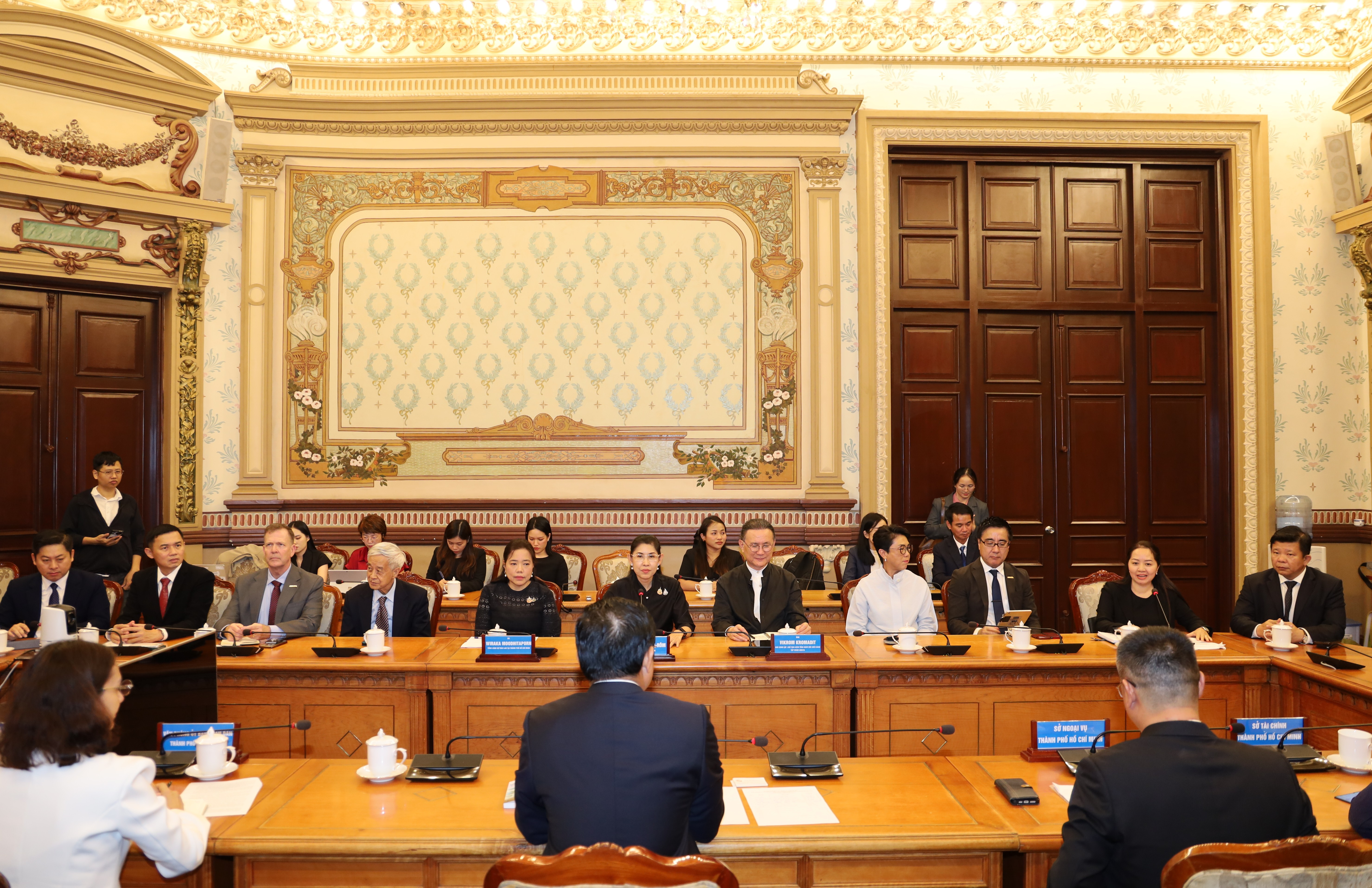 Quang cảnh buổi làm việc.