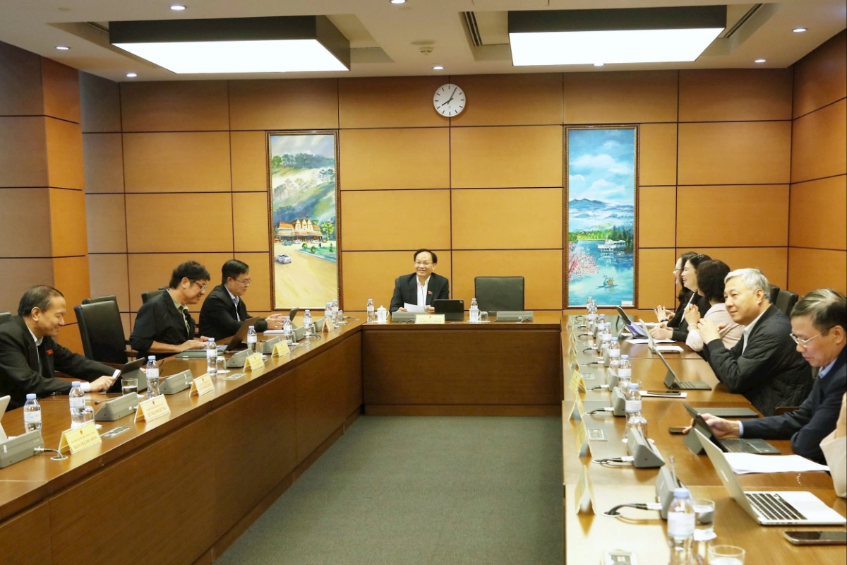 Các đại biểu Quốc hội thảo luận tại tổ về Luật sửa đổi, bổ sung một số điều của Luật Sở hữu trí tuệ.