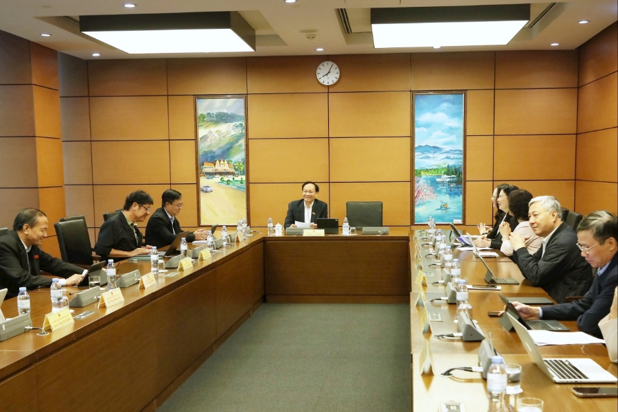 Các đại biểu Quốc hội thảo luận tại tổ về Luật sửa đổi, bổ sung một số điều của Luật Sở hữu trí tuệ.