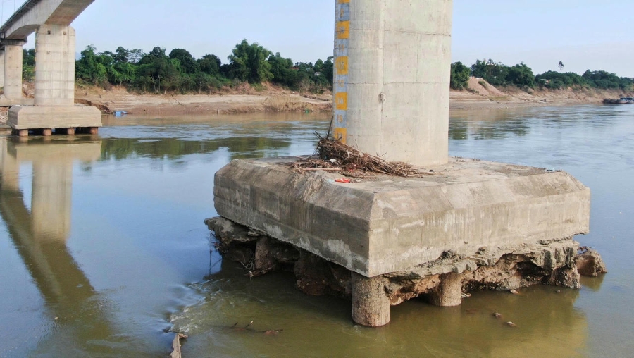 Hiện trạng xuống cấp của cầu Sông Lô (Phú Thọ). Ảnh: Đức Mạnh
