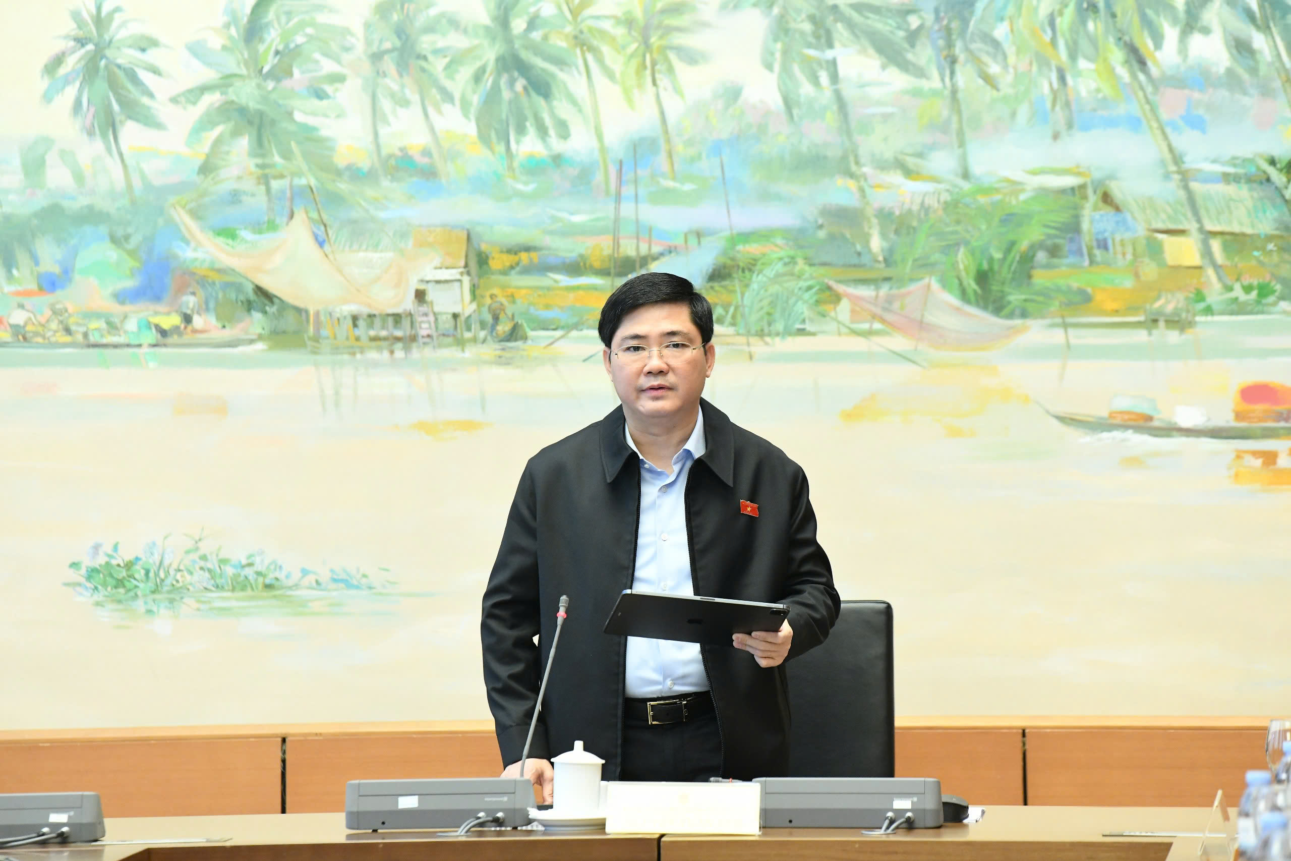 Trưởng Đoàn đại biểu Quốc hội TP.Cần Thơ Nguyễn Tuấn Anh phát biểu. Ảnh Lâm Hiển