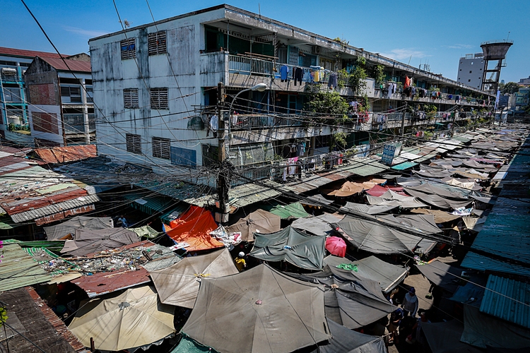 Nhiều chung cư cũ tại TP. Hồ Chí Minh đã xuống cấp - Ảnh tư liệu.