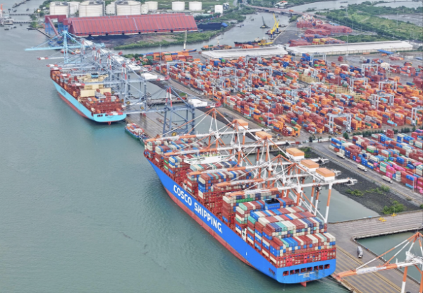 Con đường để một nền kinh tế "trưởng thành" luôn được lát bằng tiết kiệm và đầu tư.