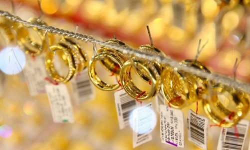 Giá mua, bán vàng nhẫn “4 số 9” giảm mạnh hơn giá vàng miếng SJC
