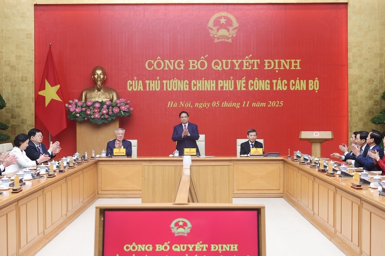 Thủ tướng Phạm Minh Chính chủ trì lễ công bố Quyết định tiếp nhận, bổ nhiệm Phó Tổng Thanh tra Thường trực Thanh tra Chính phủ với đồng chí Nguyễn Quốc Đoàn - Ảnh: VGP