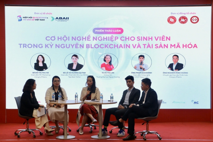 Phiên thảo luận với chủ đề “Cơ hội nghề nghiệp cho sinh viên Ngoại thương trong kỷ nguyên blockchain và tài sản mã hóa”