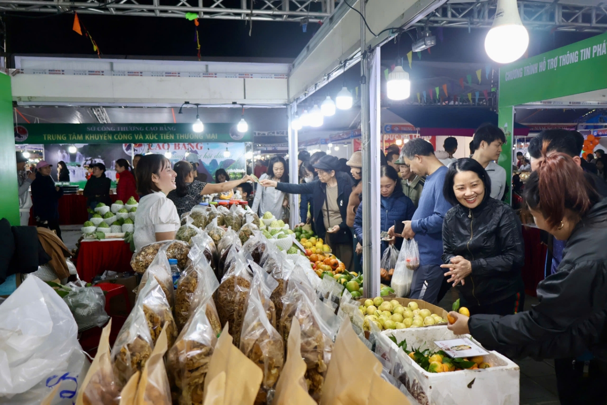 Các gian hàng tại Hội chợ Công Thương vùng Đồng bằng sông Hồng - Hải Phòng 2025