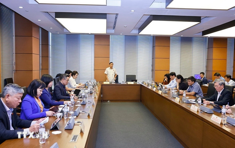 Quang cảnh phiên thảo luận tại tổ về dự án Luật Xây dựng (sửa đổi). Ảnh: TTXVN