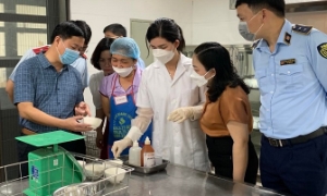 Bộ Y tế đề nghị các địa phương tăng cường công tác hậu kiểm về an toàn thực phẩm năm 2025