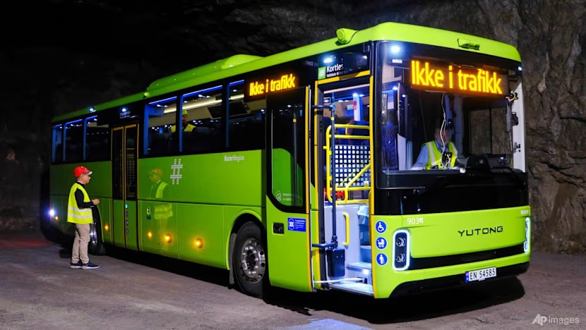 Xe buýt điện Yutong trong cuộc thử nghiệm hệ thống liên lạc tại Sandvika, Na Uy, tháng 8/2025. (Ảnh: AP/Eilif Swensen/Ruter AS).