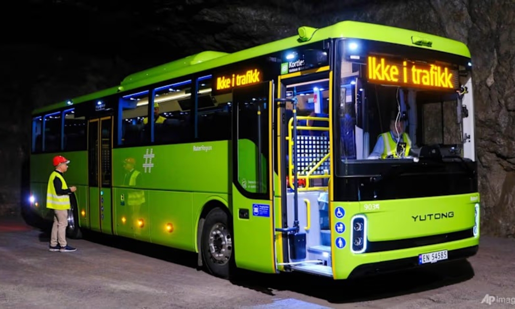 Xe buýt điện Yutong trong cuộc thử nghiệm hệ thống liên lạc tại Sandvika, Na Uy, tháng 8/2025. (Ảnh: AP/Eilif Swensen/Ruter AS).
