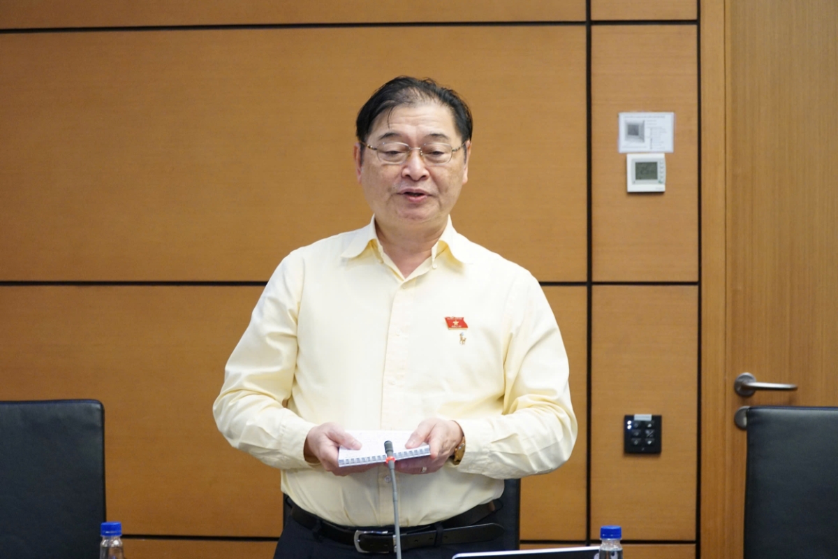 Đại biểu Phan Xuân Dũng (Đoàn tỉnh Khánh Hòa) phát biểu