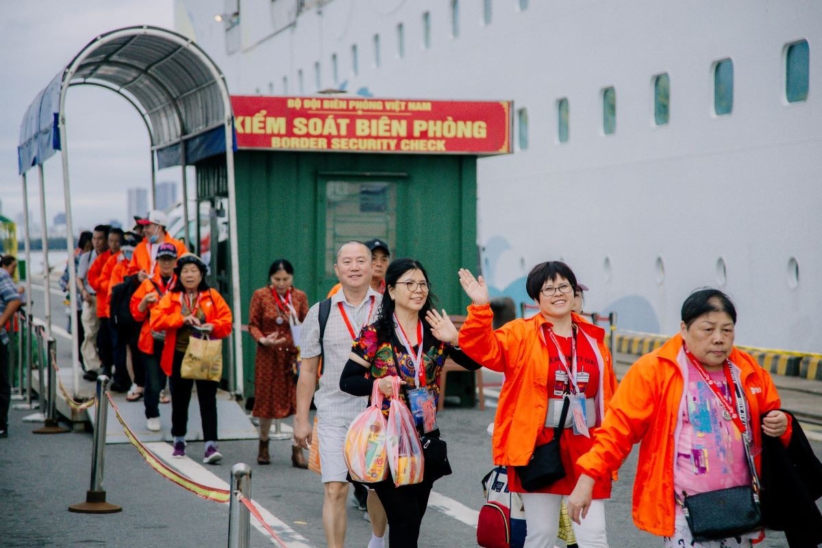 Việc đạt được con số khách quốc tế kỷ lục ngay từ đầu mùa cho thấy Việt Nam đang trở thành điểm đến hấp dẫn. 