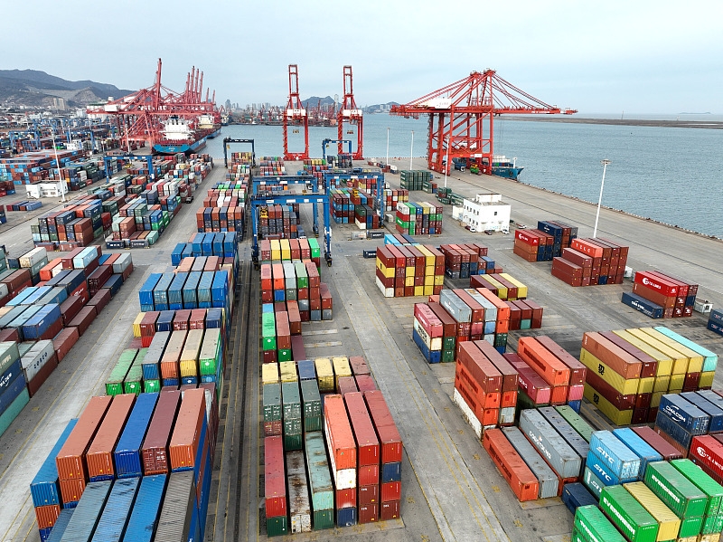 Cán cân thương mại nửa cuối tháng 10 tiếp tục thặng dư dù xuất khẩu sụt giảm