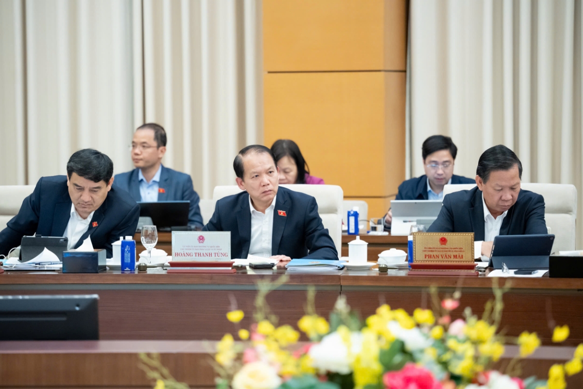 Các thành viên Ủy ban Thường vụ Quốc hội&nbsp;và&nbsp;đại biểu Quốc hội, khách mời&nbsp;tham dự&nbsp;phiên họp.&nbsp;Ảnh: Quốc hội.