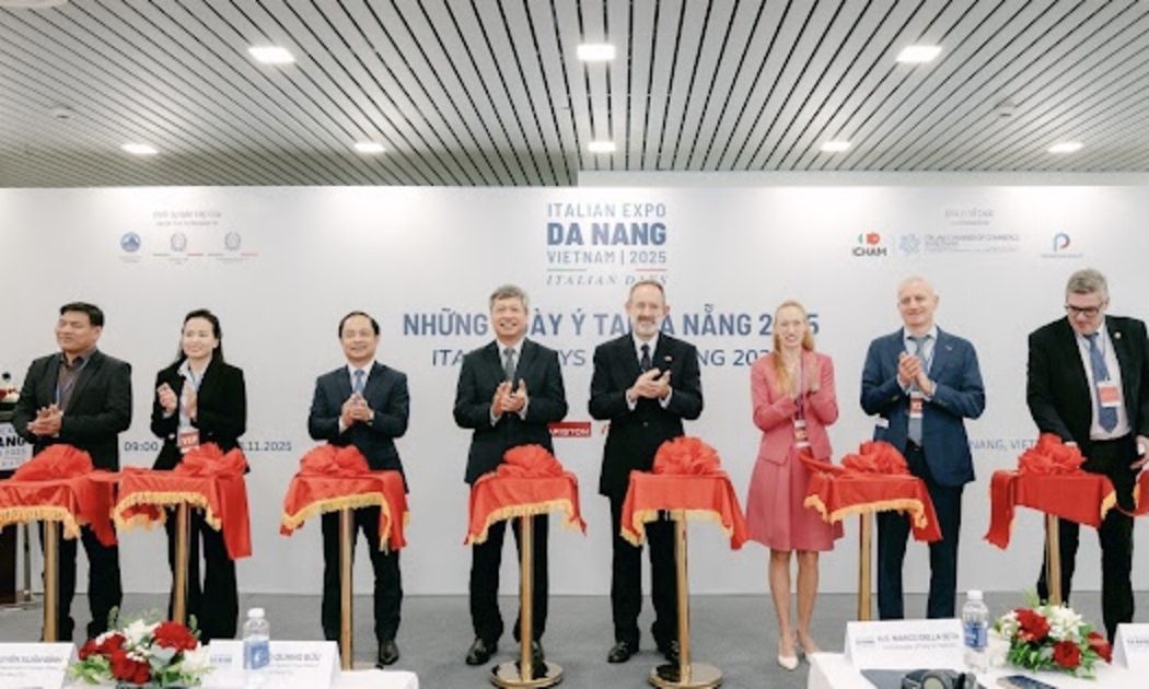 Thực hiện nghi thức khai mạc Những Ngày Ý tại Đà Nẵng 2025.