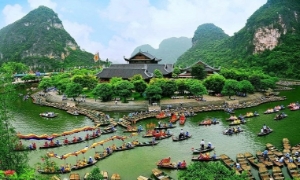 Bán lẻ và tiêu dùng bứt phá nhờ du lịch