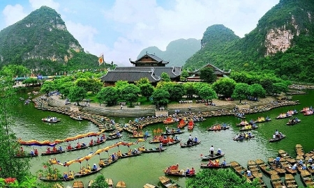 Bán lẻ và tiêu dùng bứt phá nhờ du lịch