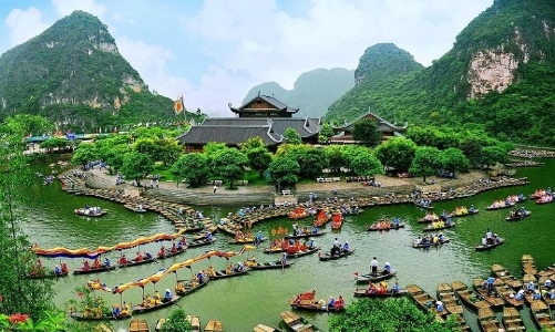 Bán lẻ và tiêu dùng bứt phá nhờ du lịch