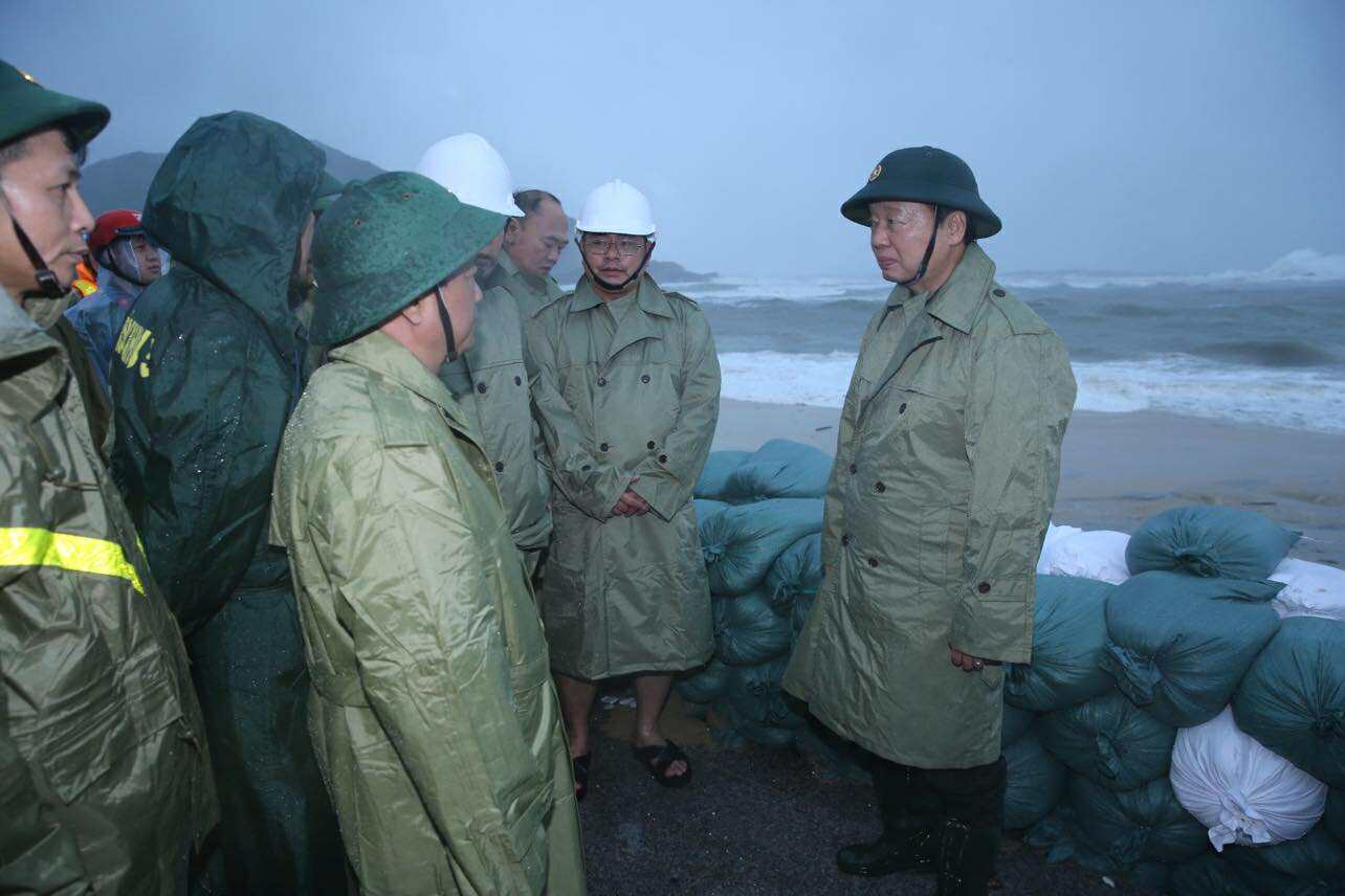 Phó Thủ tướng Trần Hồng Hà kiểm tra khu dân cư ven biển Nhơn Hải thuộc phường Quy Nhơn Đông, tỉnh Gia Lai