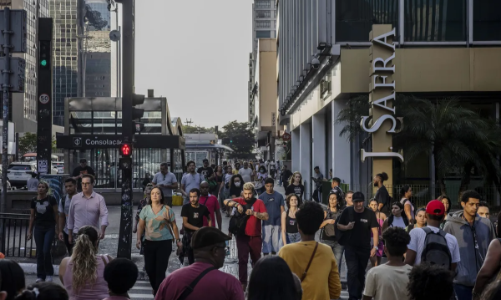 Brazil miễn giảm thuế cho người trung lưu, tăng thuế người giàu