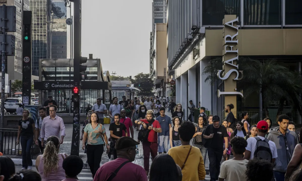 Brazil miễn giảm thuế cho người trung lưu, tăng thuế người giàu