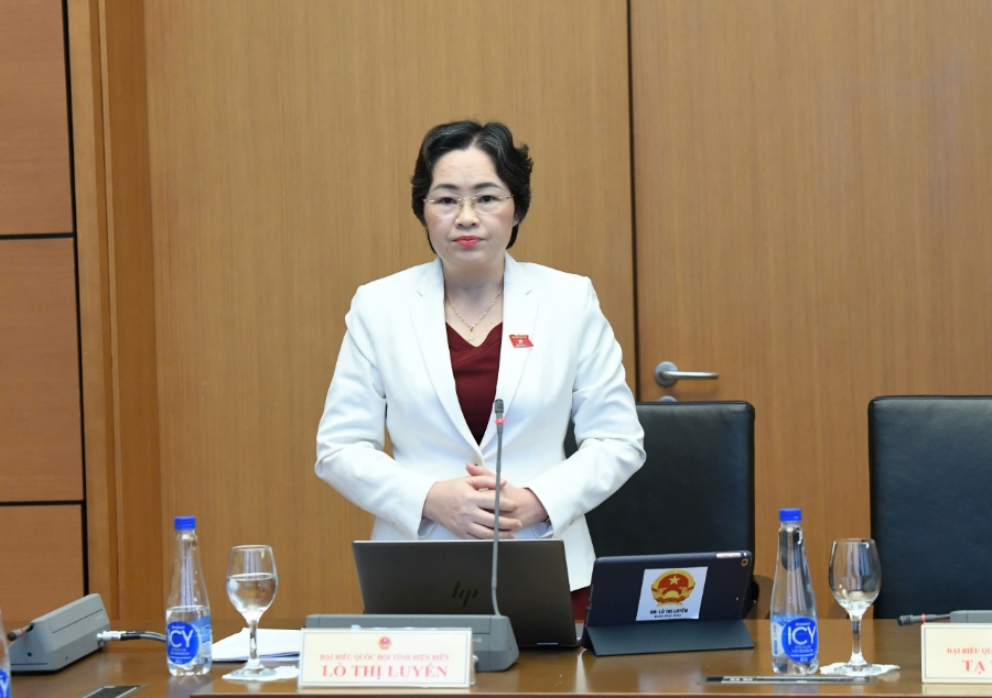 Đại biểu Lò Thị Luyến, đoàn Điện Biên phát biểu ý kiến thảo luận về Luật sửa đổi bổ sung một số điều của Luật Địa chất và Khoáng sản.