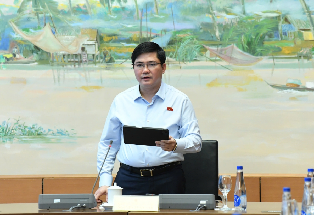 Trưởng Đoàn đại biểu Quốc hội Thành phố Cần Thơ Nguyễn Tuấn Anh phát biểu ý kiến.