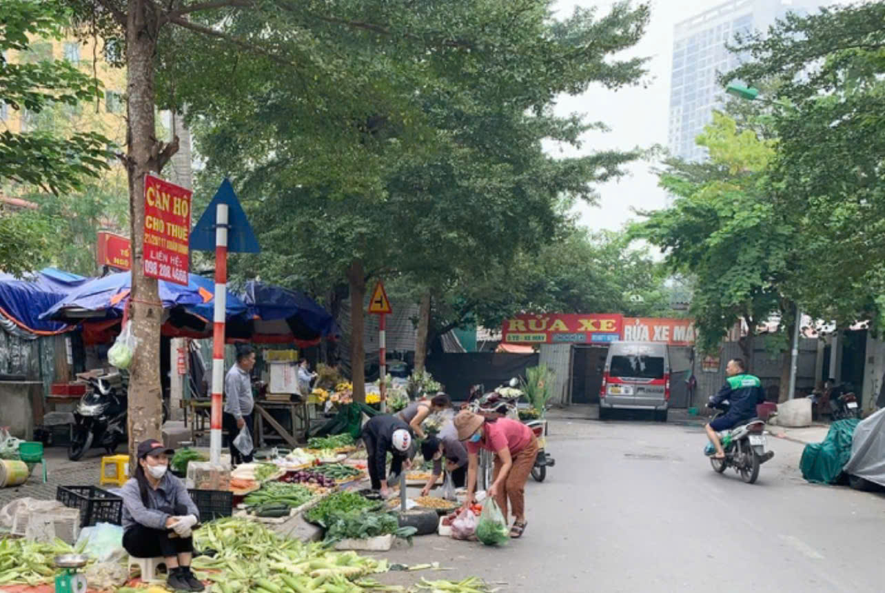 Hà Nội đẩy mạnh giải tỏa “chợ cóc”, “chợ tạm” trong giai đoạn 2025–2026