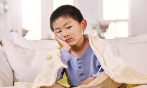 25 – 32% thanh thiếu niên có thể nhiễm não mô cầu xâm lấn 