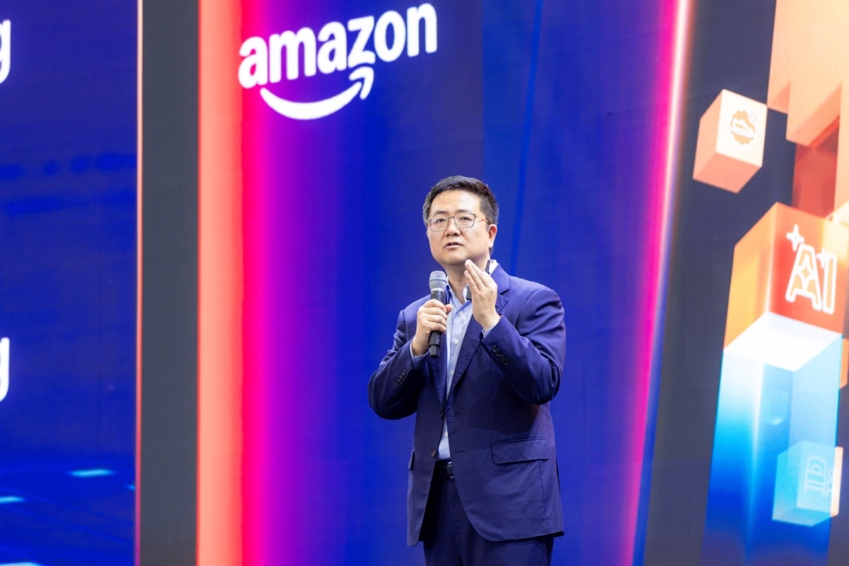 Ông Jim Yang, Giám Đốc Phát triển Thị trường Châu Á – Thái Bình Dương của Amazon Global Selling, chia sẻ tại sự kiện. Ảnh: Amazon Global Selling.