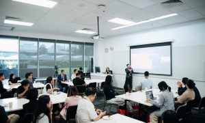 Các đại biểu và chuyên gia tham gia một phiên thảo luận song song tại Diễn đàn Kinh doanh và Công nghệ ASEAN 2025 tổ chức bởi RMIT