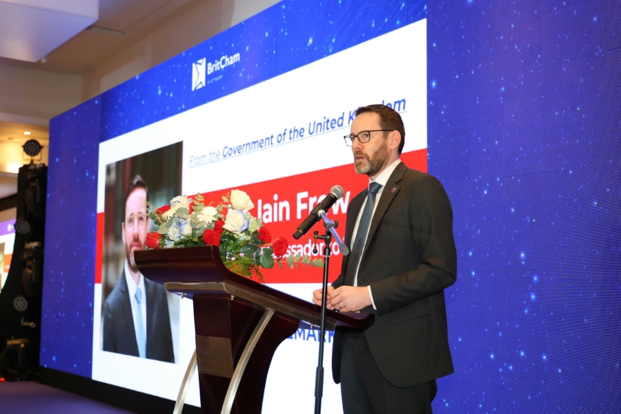 Đại sứ Vương quốc Anh tại Việt Nam phát biểu ở Hội nghị thượng đỉnh doanh nghiệp Anh - Việt Nam. Ảnh: BritCham