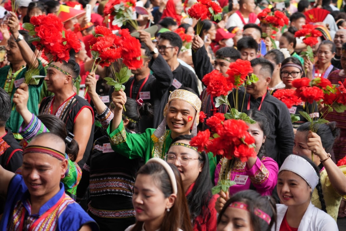 Nghi thức công bố video biểu tượng hạnh phúc Việt Nam sẽ được phát đồng loạt trên toàn quốc.