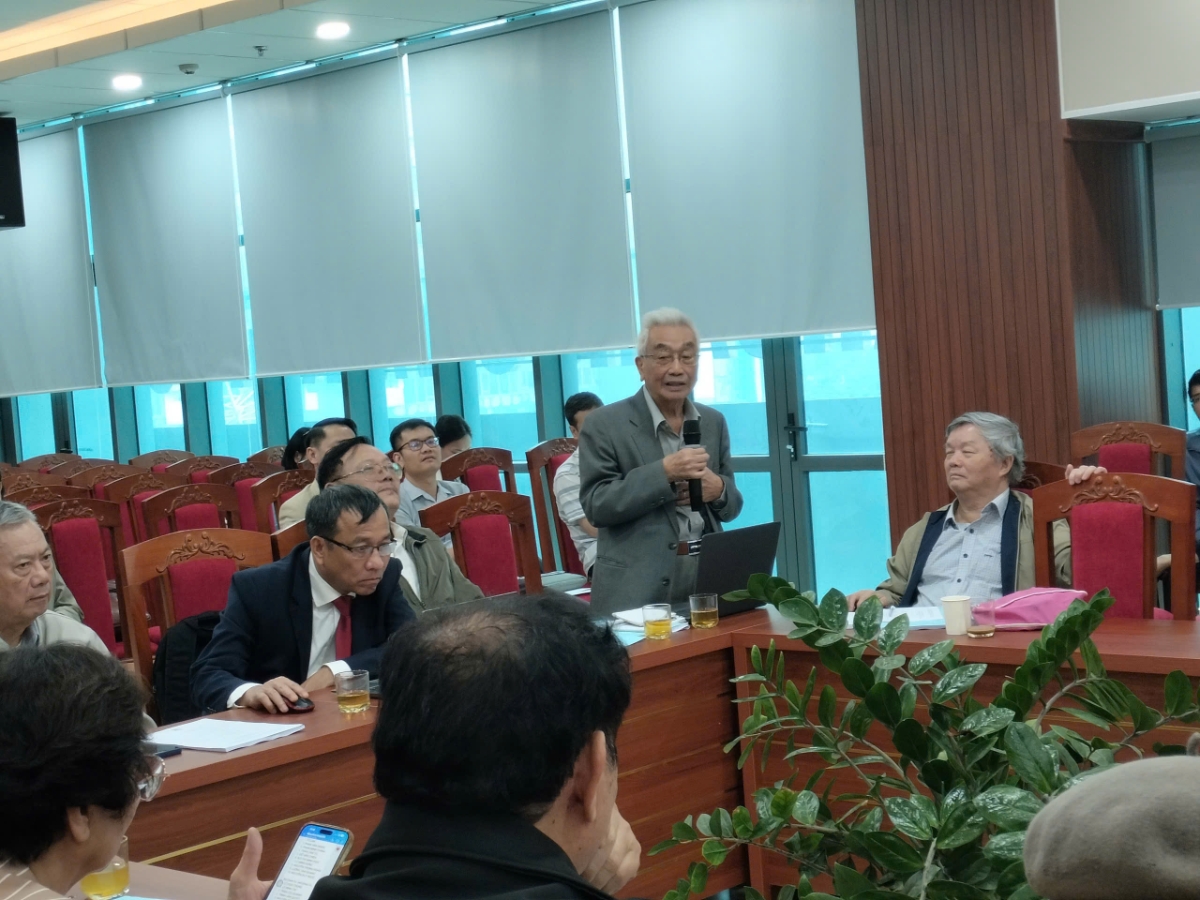 Ông Nguyễn Gia Hảo, Hội Khoa học Kinh tế Việt Nam, đóng góp ý kiến dự thảo các văn kiện.