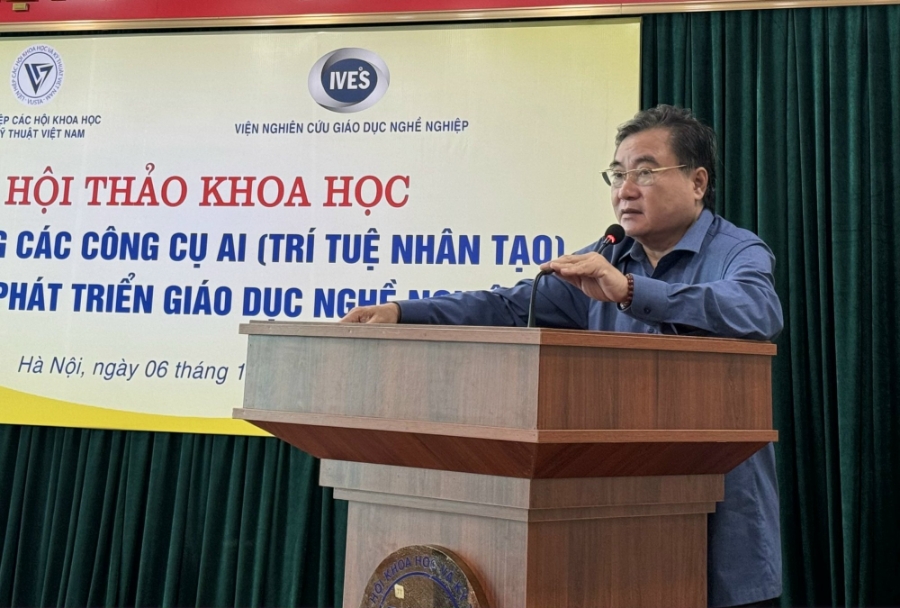 PGS.TS. Phạm Quang Thao, Phó Chủ tịch Liên hiệp các Hội Khoa học và Kỹ thuật Việt Nam phát biểu tại hội thảo.