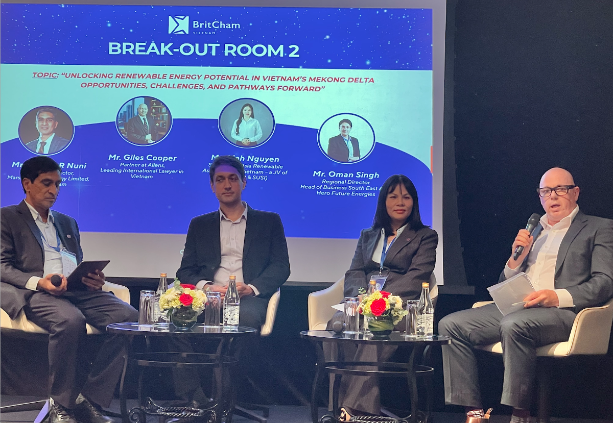 Các diễn giả tại phiên thảo luận chuyên đề “Khai phá tiềm năng năng lượng tái tạo ở đồng bằng sông Cửu Long”.