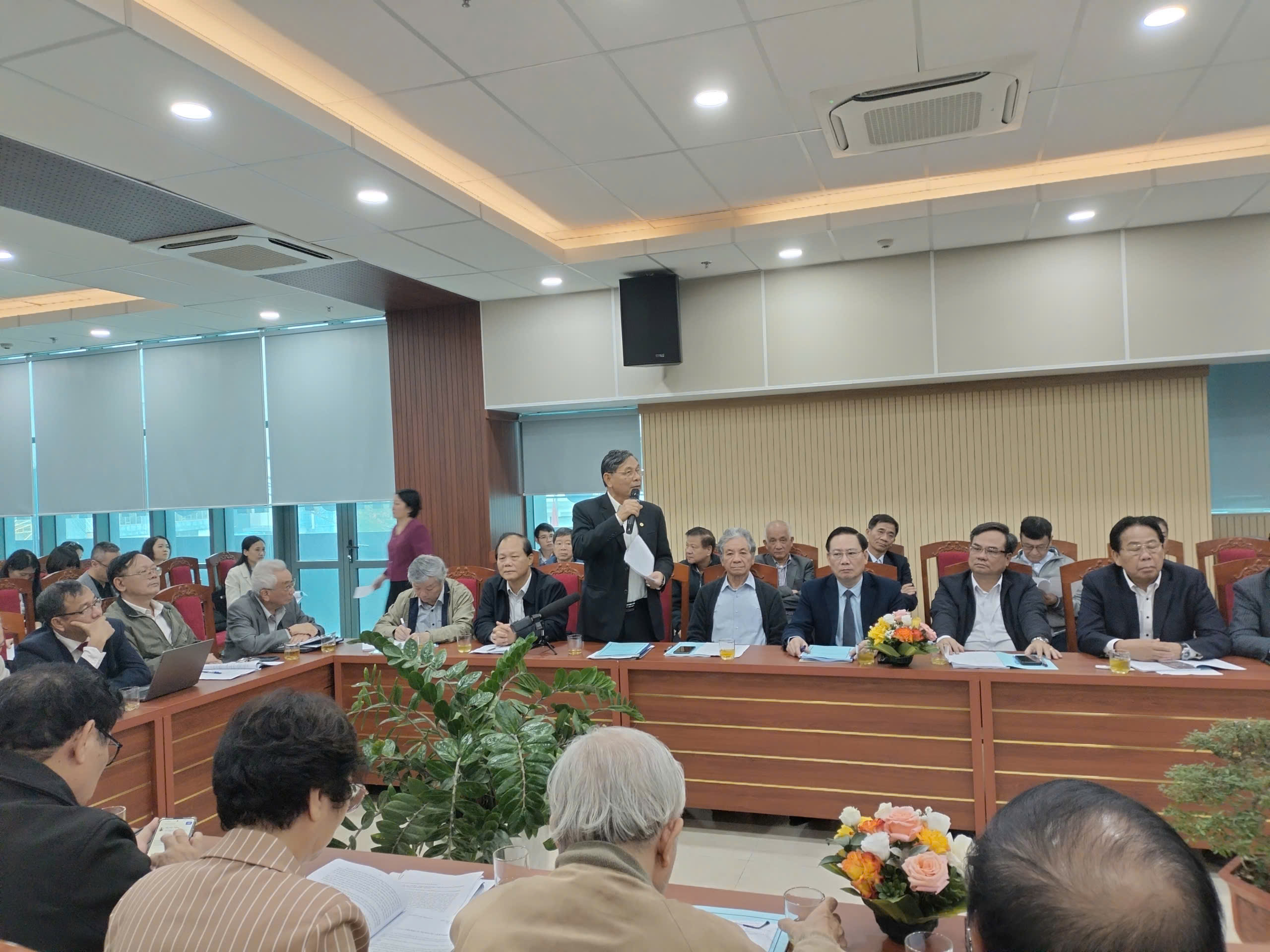 PGS. TS. Đặng Văn Thanh, Nguyên Chủ tịch Hiệp hội Kế toán và Kiểm toán Việt Nam, đóng góp ý kiến.