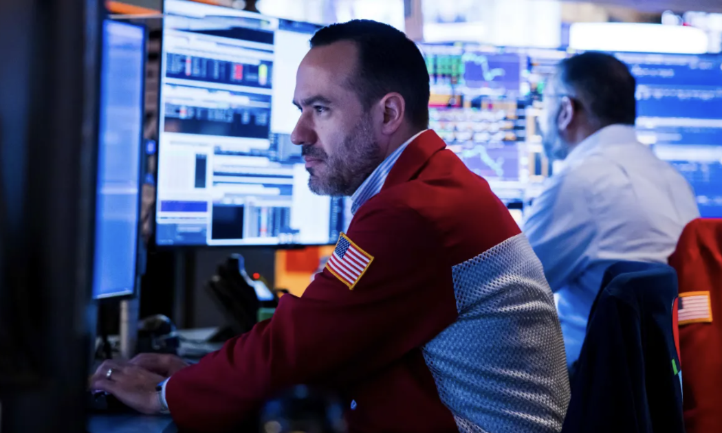 Chứng khoán Mỹ sụt mạnh vì cổ phiếu AI bị xả, giá dầu tiếp tục đi xuống