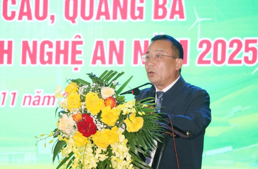 Phó Chủ tịch UBND tỉnh Nghệ An Nguyễn Văn Đệ phát biểu.