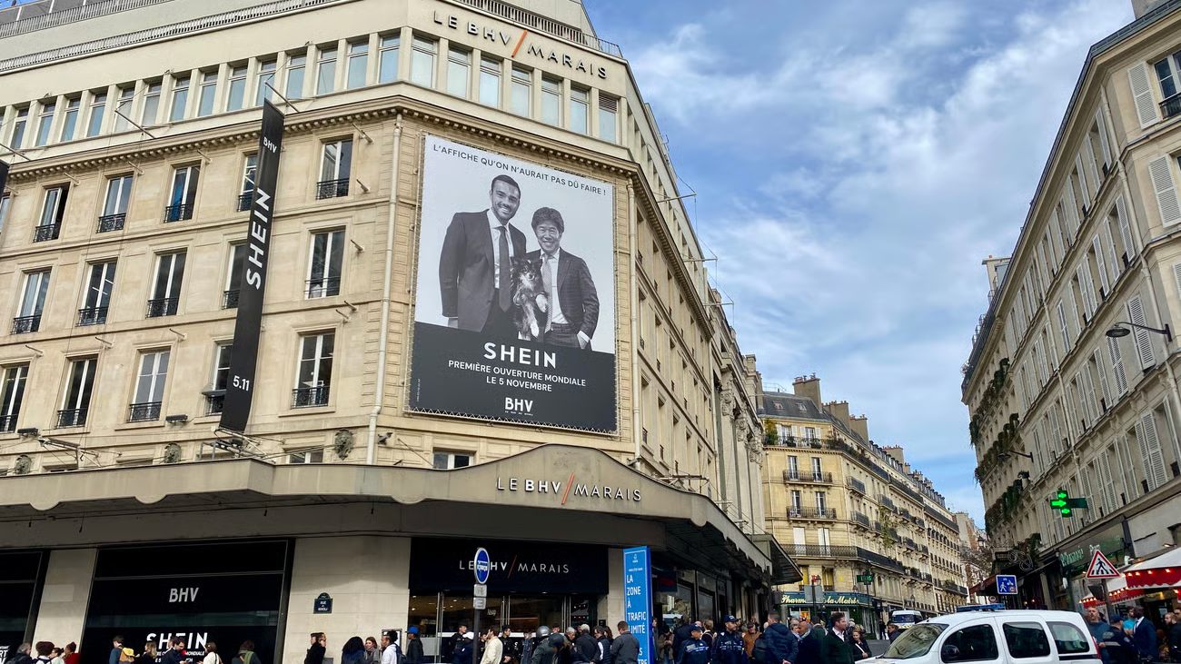 Việc Shein kinh doanh tại BHV đã khiến hơn 20 thương hiệu cắt quan hệ với trung tâm thương mại này, còn nhân viên tổ chức biểu tình.