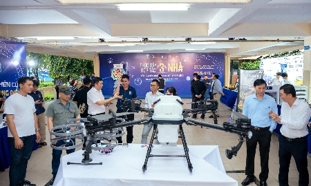 Một sản phẩm của HCMUTE: Ứng dụng máy bay không người lái (drone) phục vụ chăm sóc cây trồng do Trung tâm Robot thông minh triển khai.