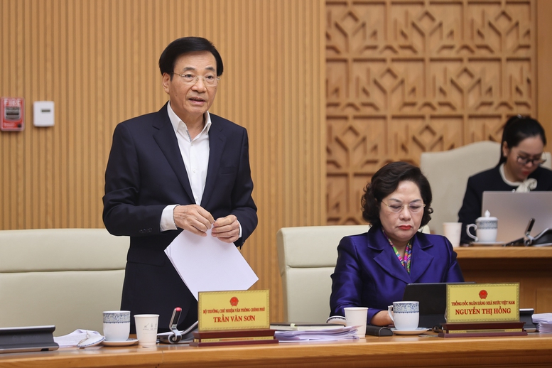 Bộ trưởng, Chủ nhiệm VPCP Trần Văn Sơn báo cáo tại Phiên họp - Ảnh: VGP