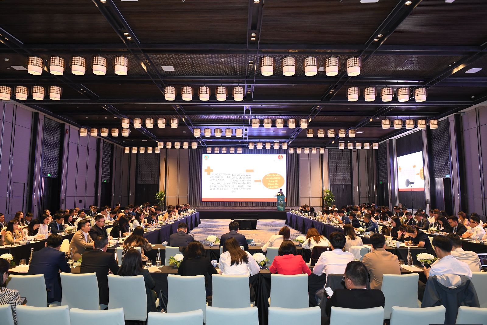 Toàn cảnh hội nghị.