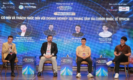 Diễn giả và chuyên gia tại phiên thảo luận “Cơ hội và thách thức cho doanh nghiệp tại Trung tâm tài chính quốc tế TP. Hồ Chí Minh”