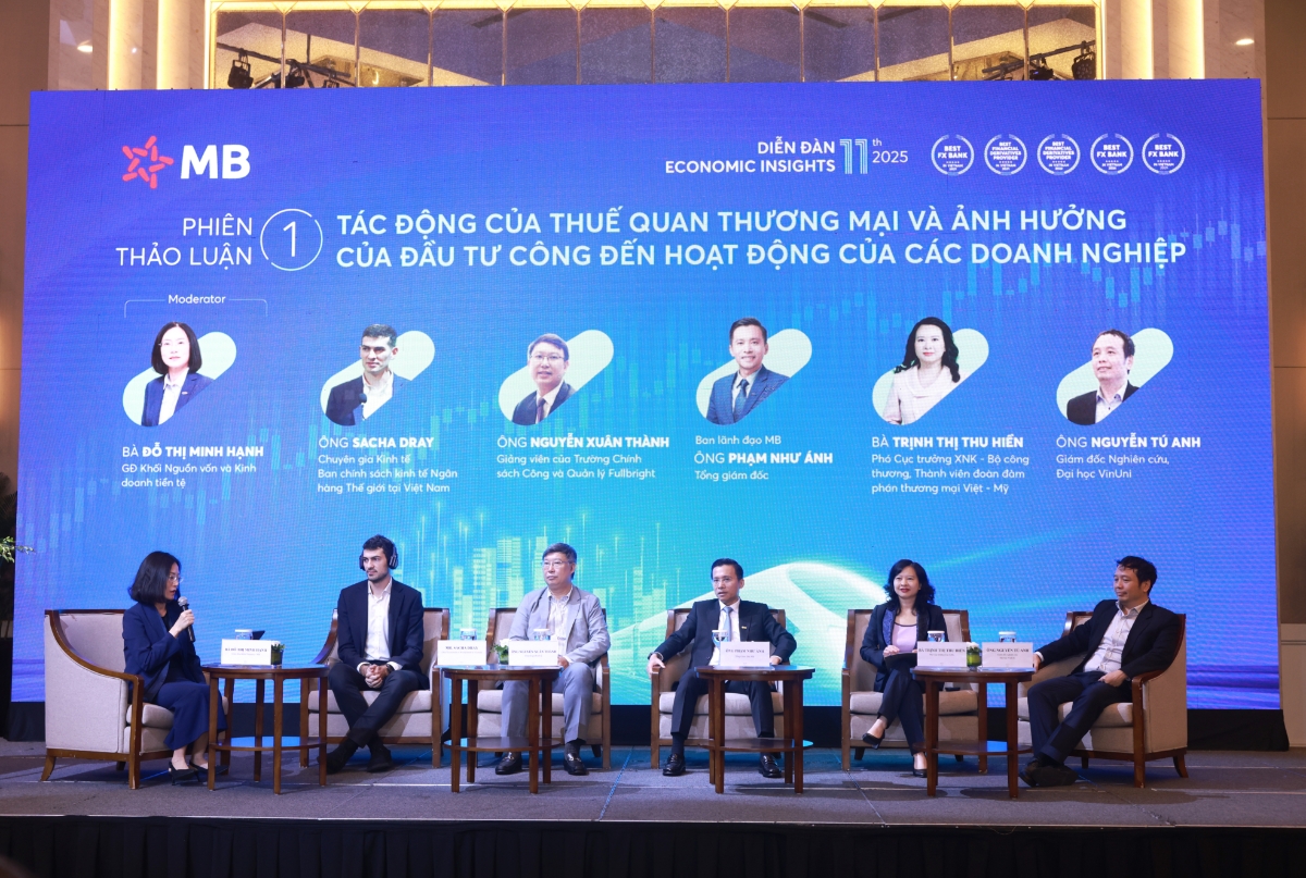 Diễn giả tham gia thảo luận tại Diễn đàn Kinh tế MB Economic Insights 2025 do Ngân hàng TMCP Quân đội (MB) tổ chức.