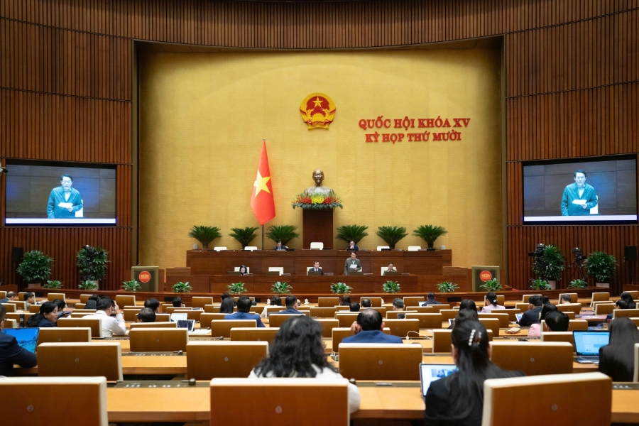 Toàn cảnh Đại tướng Lương Tam Quang, Bộ trưởng Bộ Công an phát biểu giải trình, làm rõ một số vấn đề đại biểu Quốc hội nêu. 